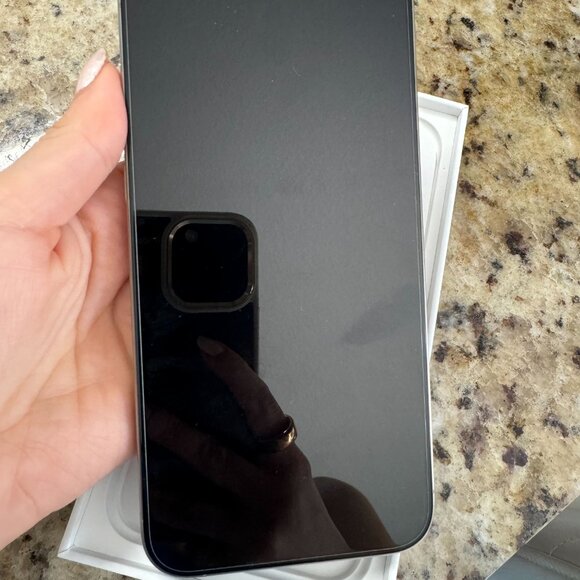 iPhone 15 pro max natural titanium 256 GB - Picture 4 of 4